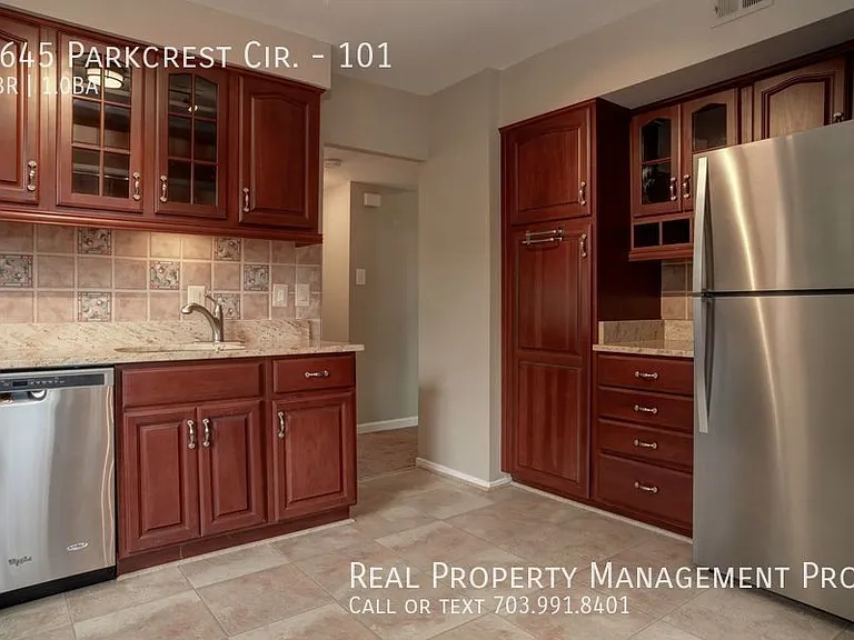 1645 Parkcrest Cir #101 — Photo 3