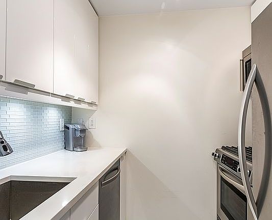 2nd image of 200 E 69th St APT 6O