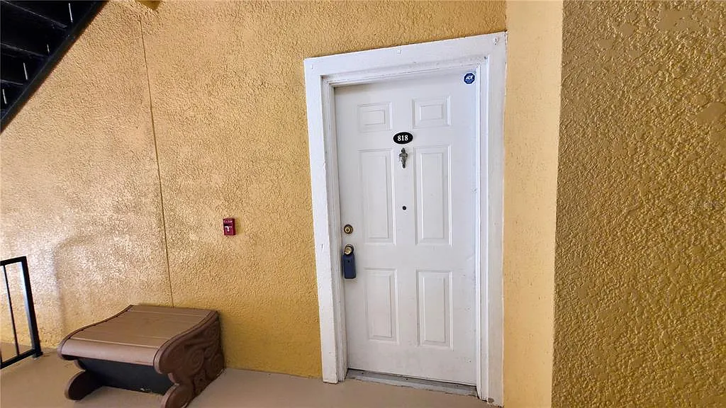 3 bed, 2.0 bath, 1336 sqft, $1,995 — Photo 2