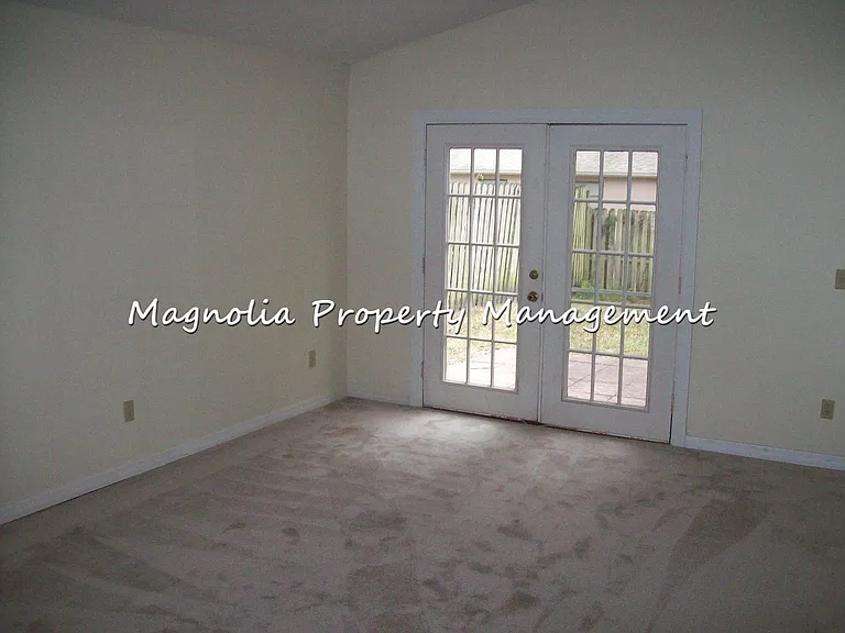 1322 Carlson Dr — Photo 5