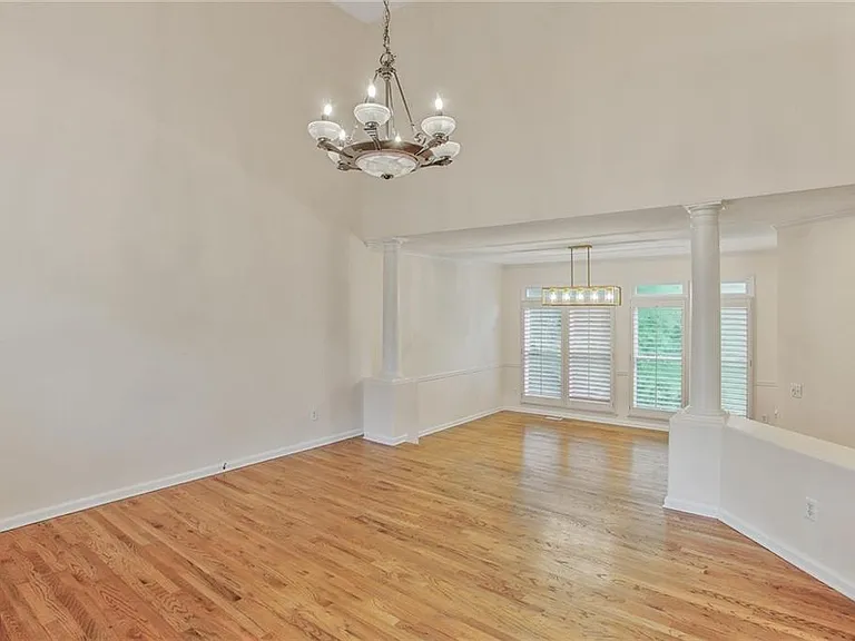 16 Ancient Oak Ct NE — Photo 4