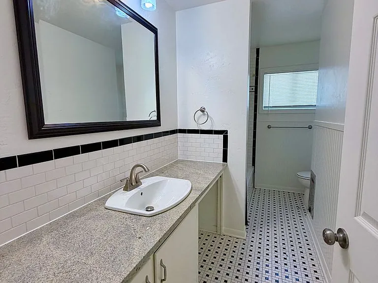 610 Stephen St — Photo 8