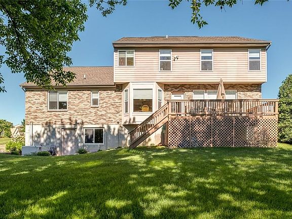 4th image of 10114 Meadow Woods Ln