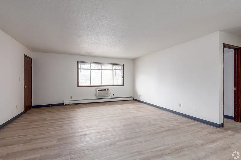 2 bed, 1.0 bath, $999 — Photo 2