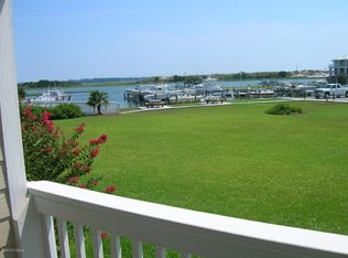 650 Cedar Point Blvd APT B13, Swansboro, NC 28584