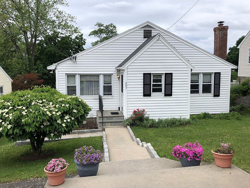 1st image of 207 Endicott Ave