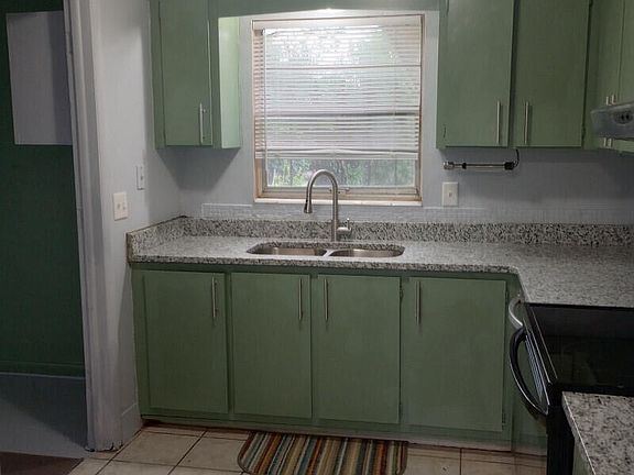 3rd image of 604 Clarewood Blvd