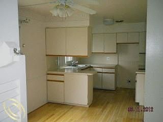 4th image of 16955 Mount Vernon St