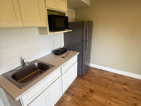 4th image of 82 Parnell Ave #1