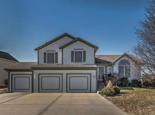 701 NW 113th St, Kansas City, MO 64155