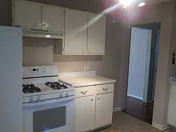 4th image of 338 E 1st St