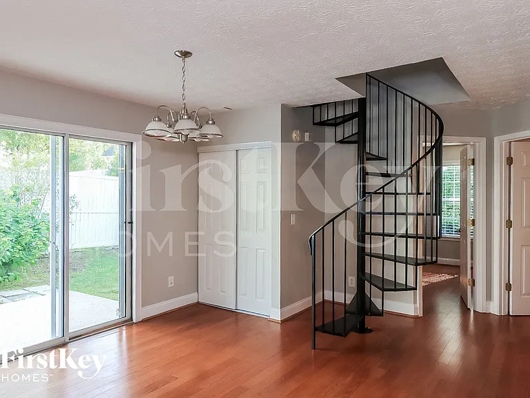 680 Crossbridge Aly — Photo 5