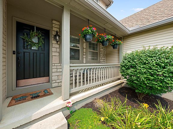 4th image of 5776 Sandymount Dr