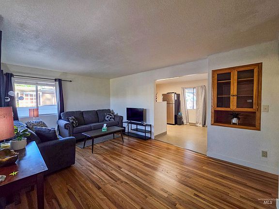 3rd image of 408 16th Ave