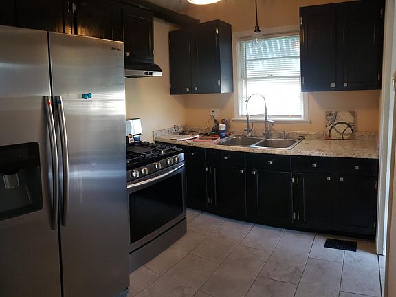 3rd image of 1101 Highland Park Dr