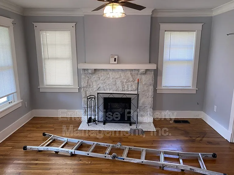 414 N Willett St — Photo 5