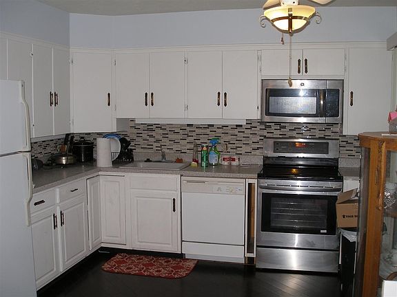 4th image of 20 Hillcrest Dr