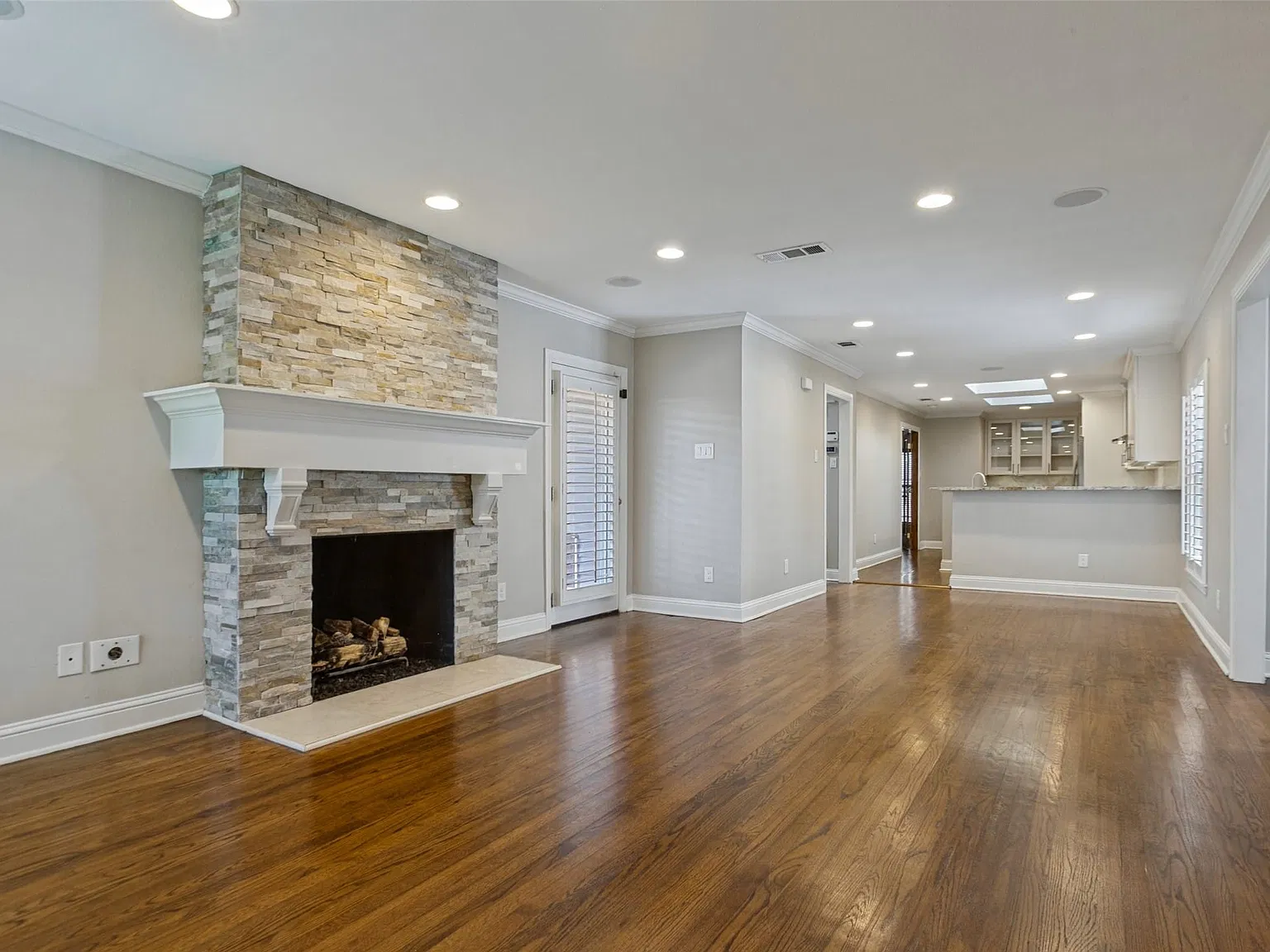 3 bed, 3.0 bath, 1678 sqft, $3,650 — Photo 4
