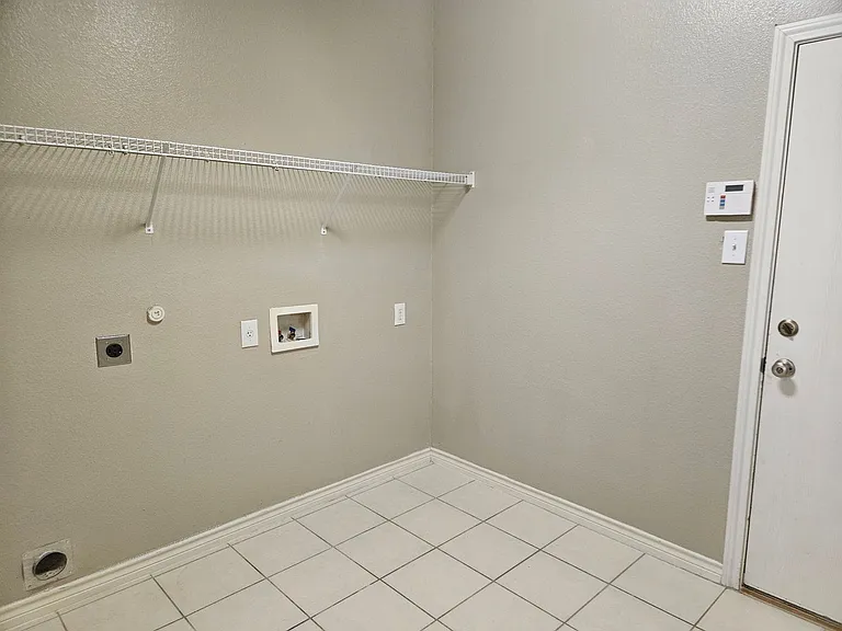 2341 Clairborne Dr — Photo 21