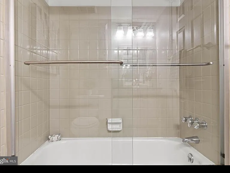 312 Windsor Ave #B — Photo 4
