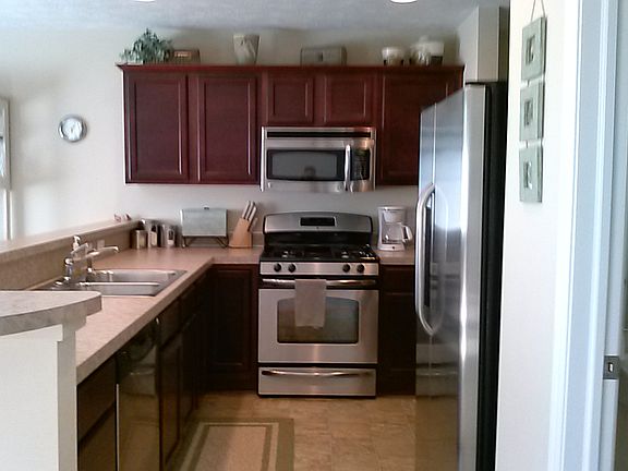 2nd image of 3058 Ledgestone Pl NE