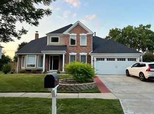 1686 Hampshire Dr, Elk Grove Village, IL 60007
