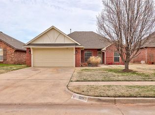 601 E Hillcrest Ln, Mustang, OK 73064