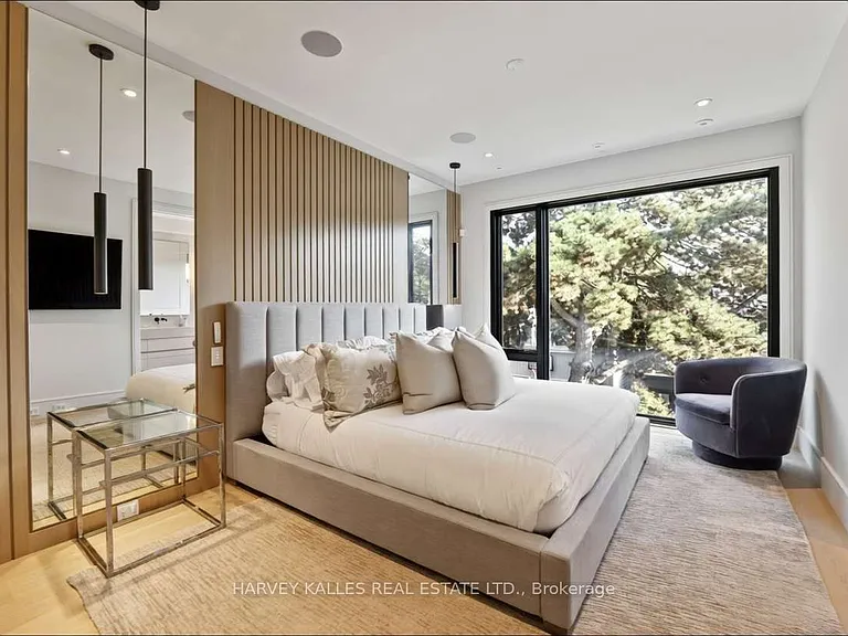 43 Summerhill Ave — Photo 20