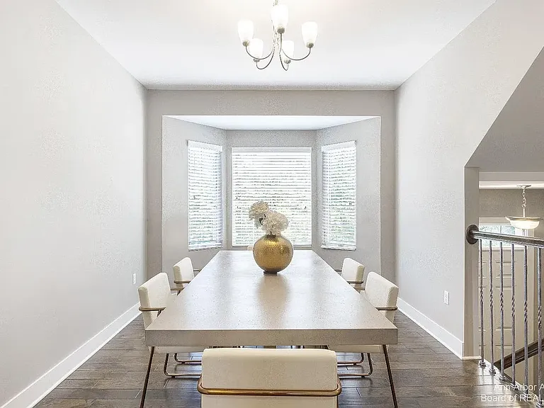 2563 W Towne St — Photo 30