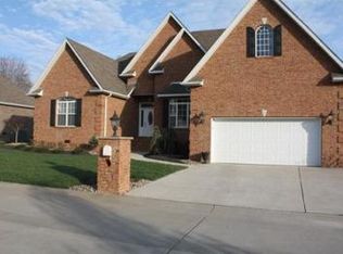 121 Glen Oaks Ct, Hurricane, WV 25526