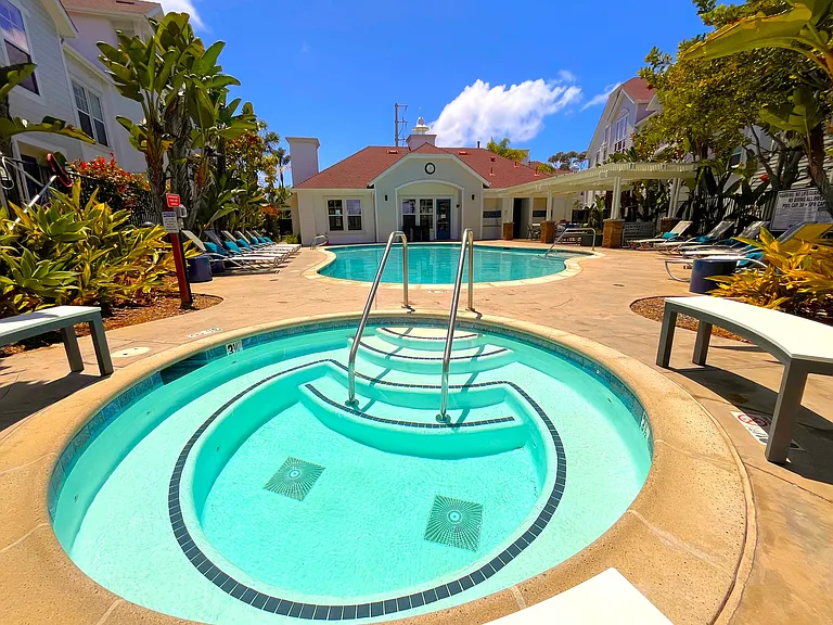 820 Harbor Cliff Way #260 — Photo 3