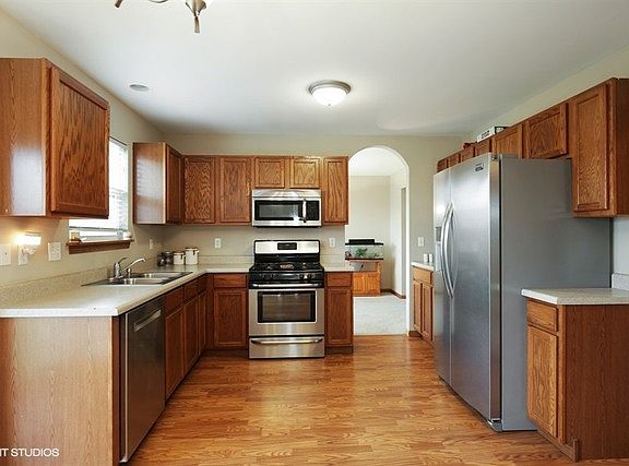 4th image of 762 Hyacinth Ln