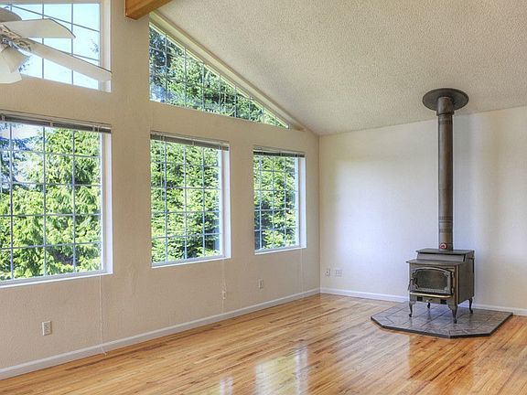 4th image of 18245 11th Ave NE