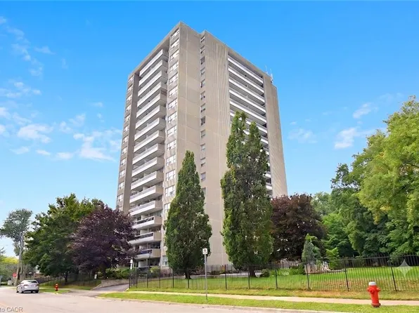 2263 Marine Dr #401, Oakville, ON L6L 5K1