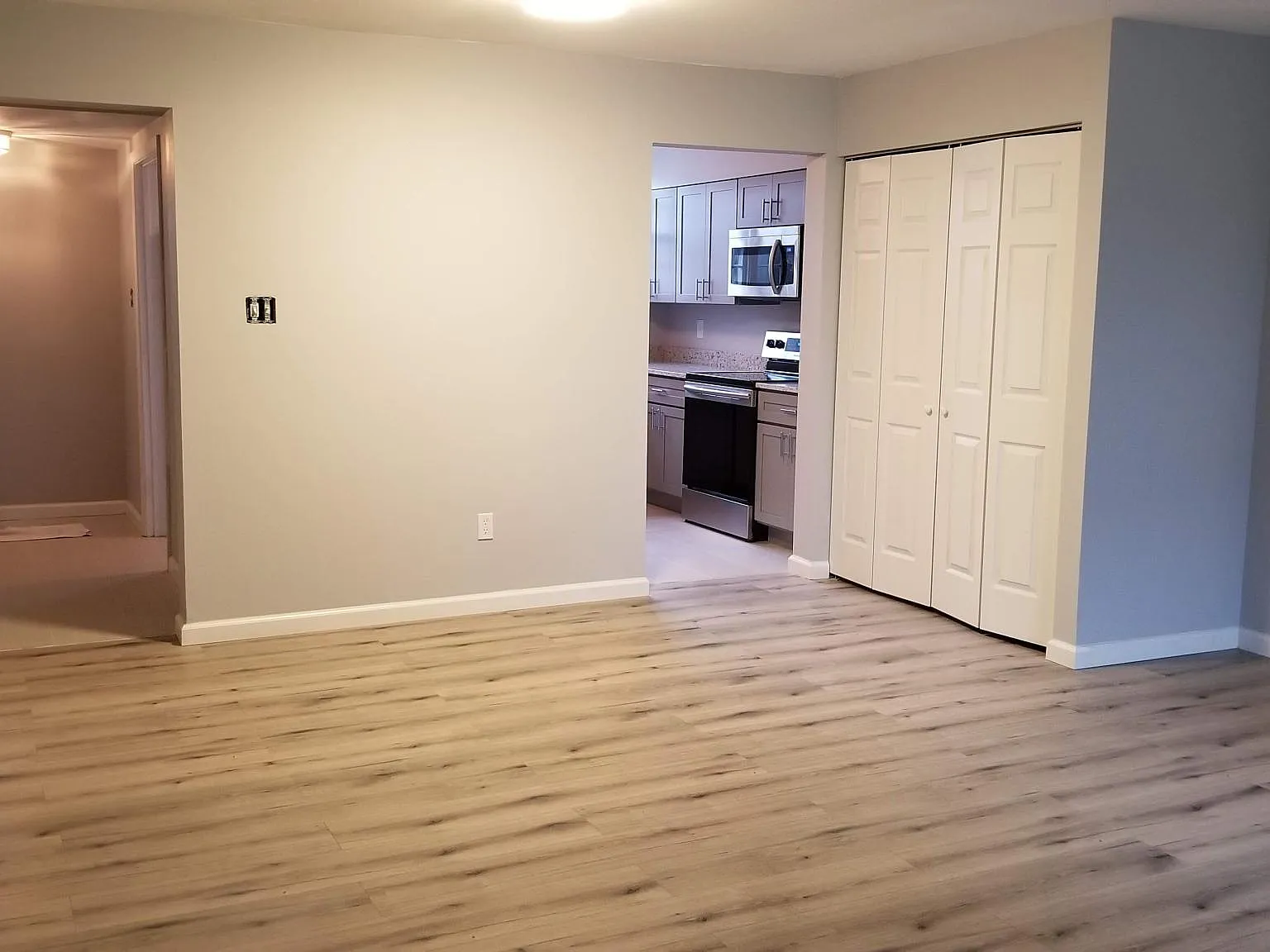 2 bed, 1054 sqft, $2,195 — Photo 4