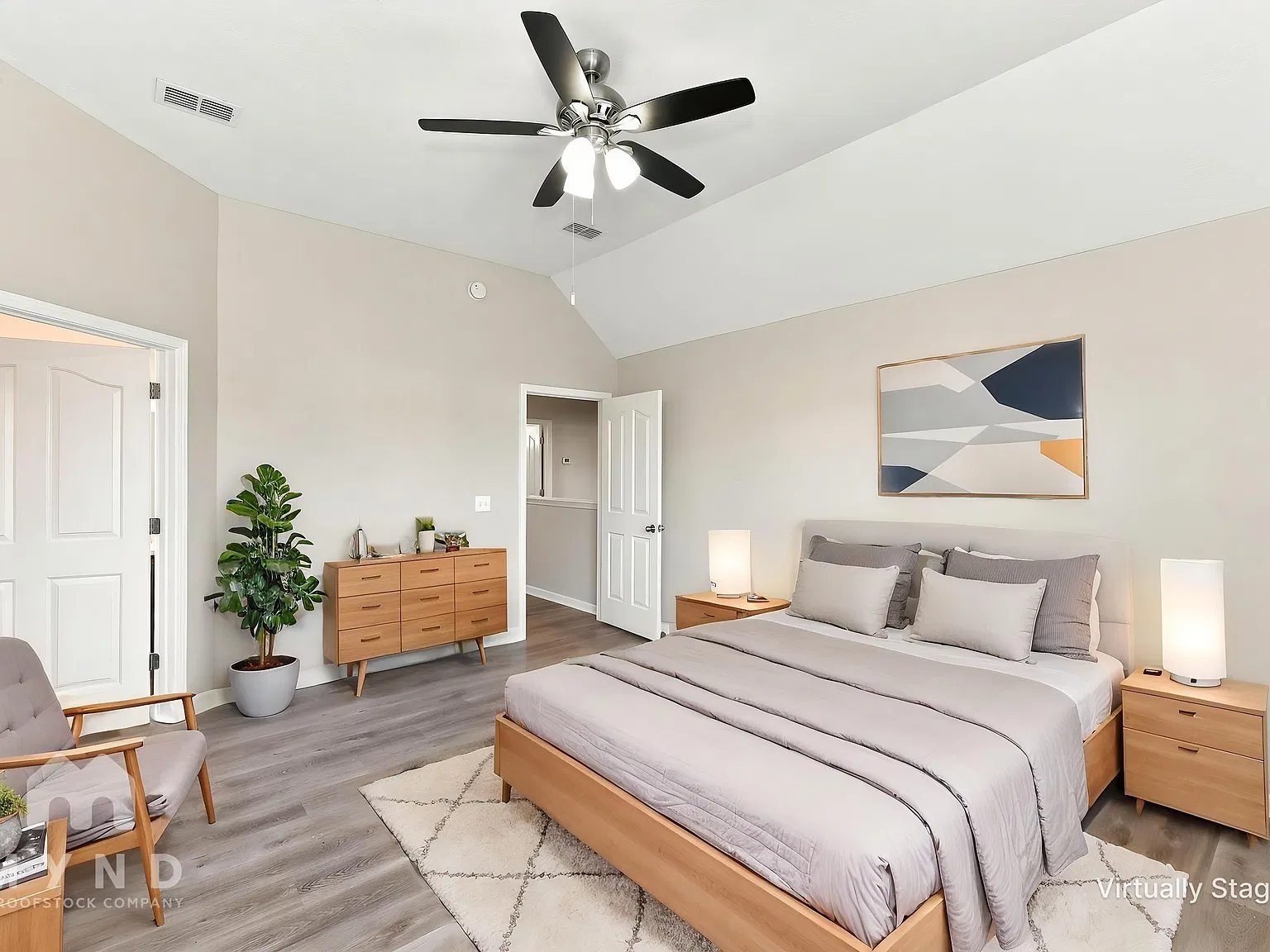 3 bed, 2.0 bath, 1900 sqft, $2,295 — Photo 4