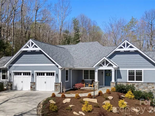 255 Dalhousie Ct, Flat Rock, NC 28731