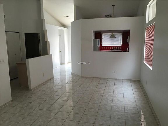 4th image of 2440 Sagamore Dr