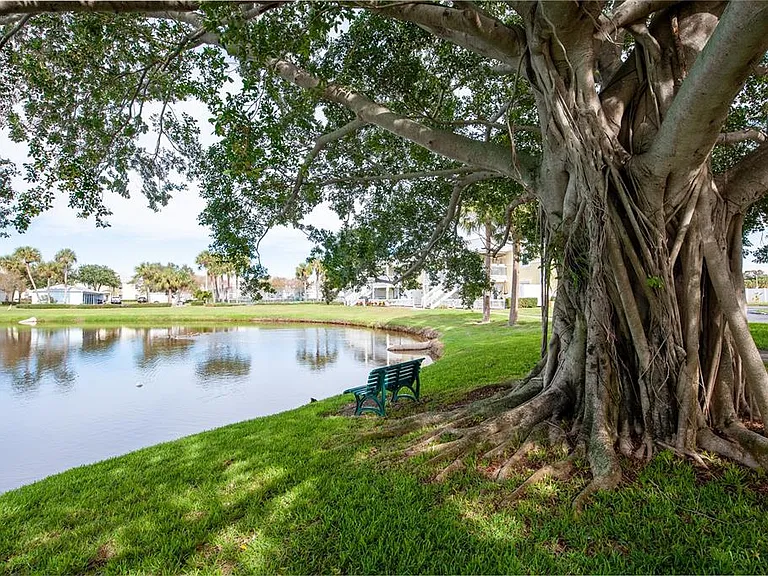237 Seahorse Dr SE #H — Photo 28