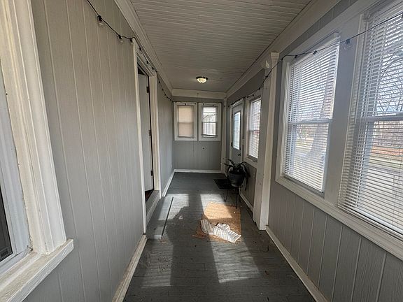 4th image of 3055 N Bremen St