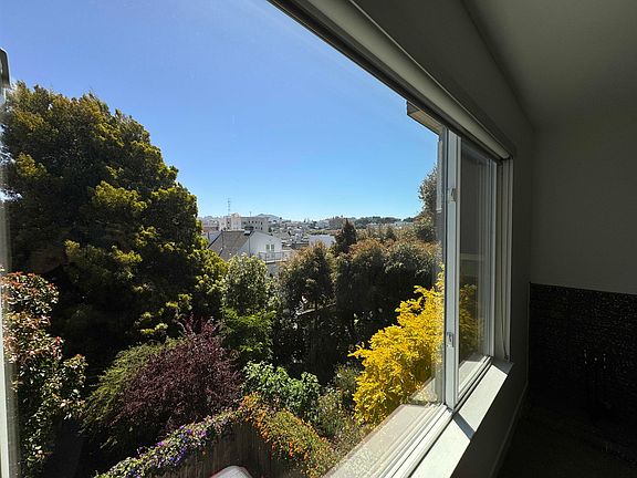 4th image of 2935 Clay St APT 3