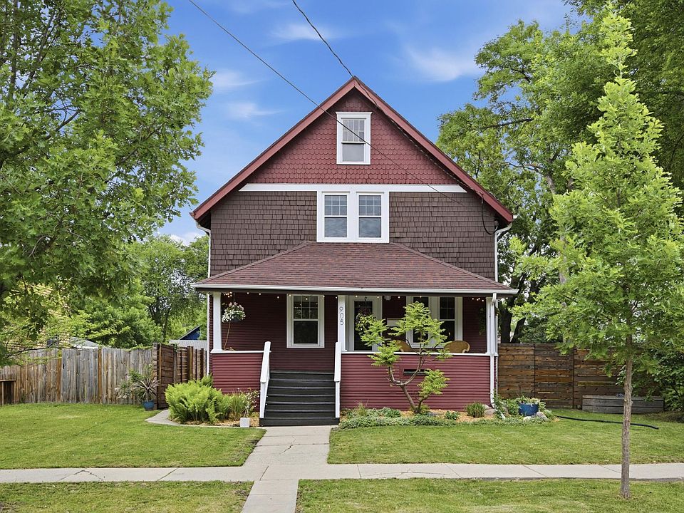 1st image of 905 3rd St N