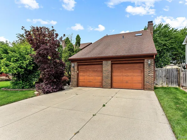 15720 Cumberland St, Riverview, MI 48193