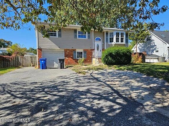 3rd image of 622 Vaughn Ave