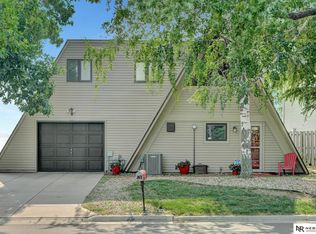 262 W Lakeshore Dr, Lincoln, NE 68528