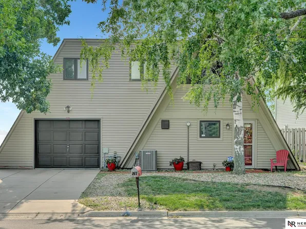 262 W Lakeshore Dr, Lincoln, NE 68528