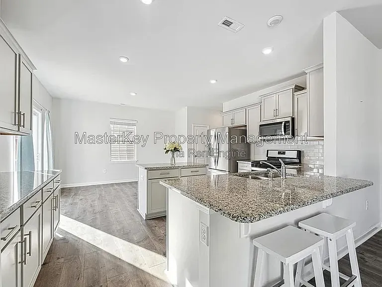633 Birchhead Dr — Photo 4