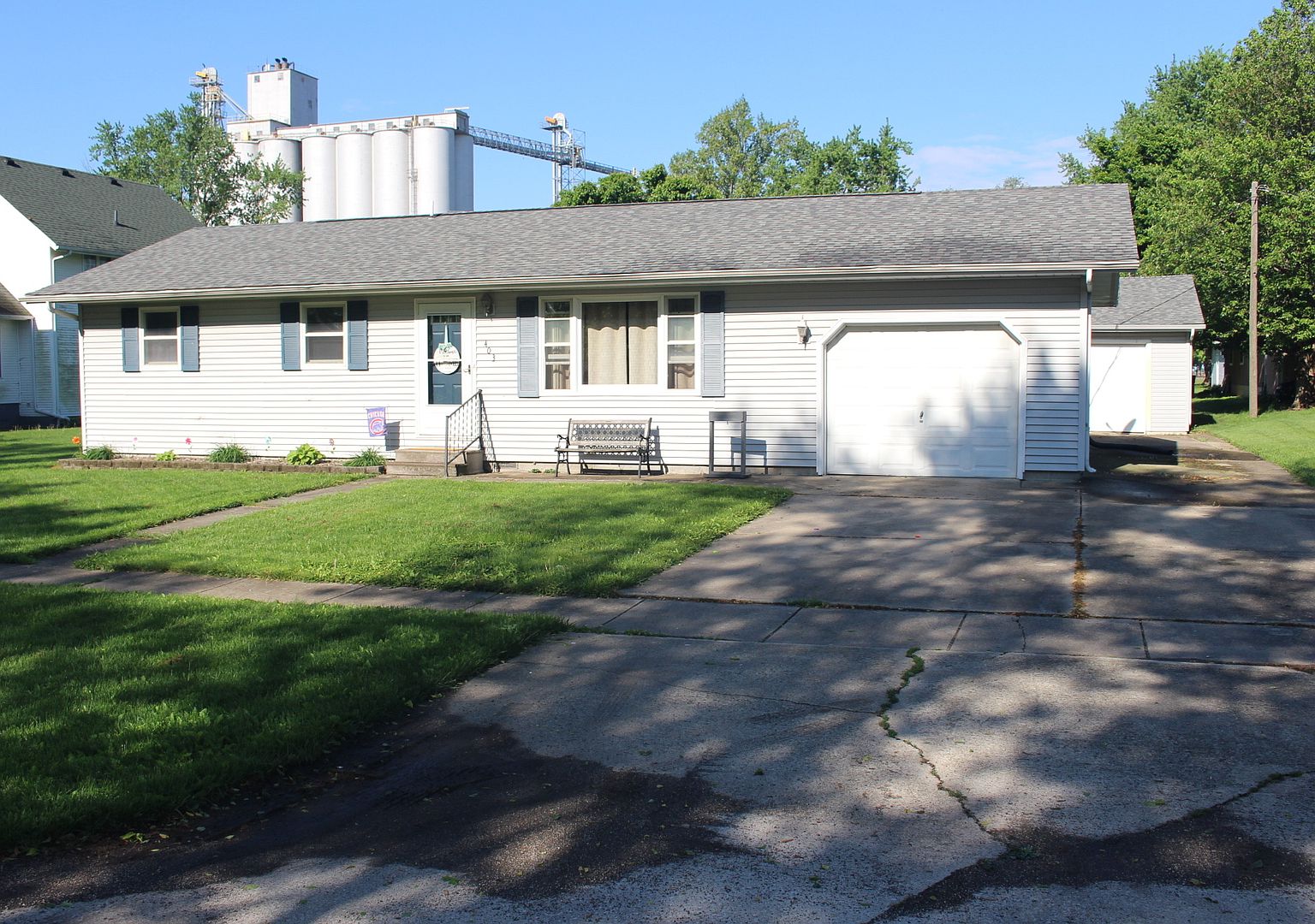403 N Locust St, Wapella, IL 61777 Zillow