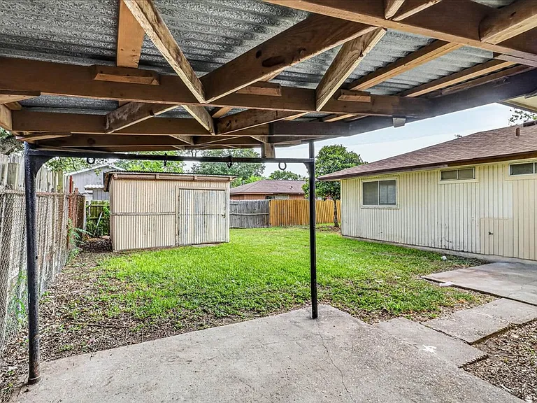 1622 La Joya St — Photo 38