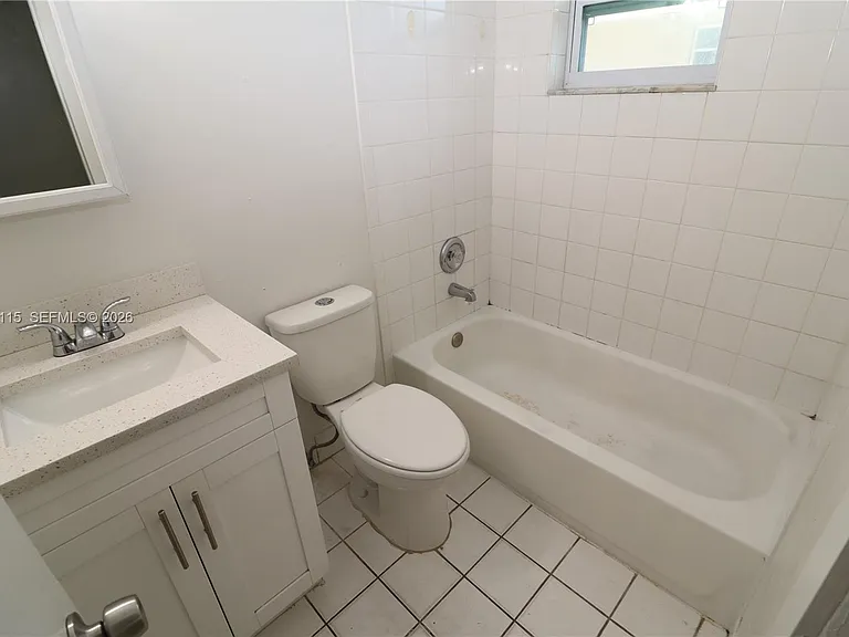 951 SW 7th St #4 — Photo 28
